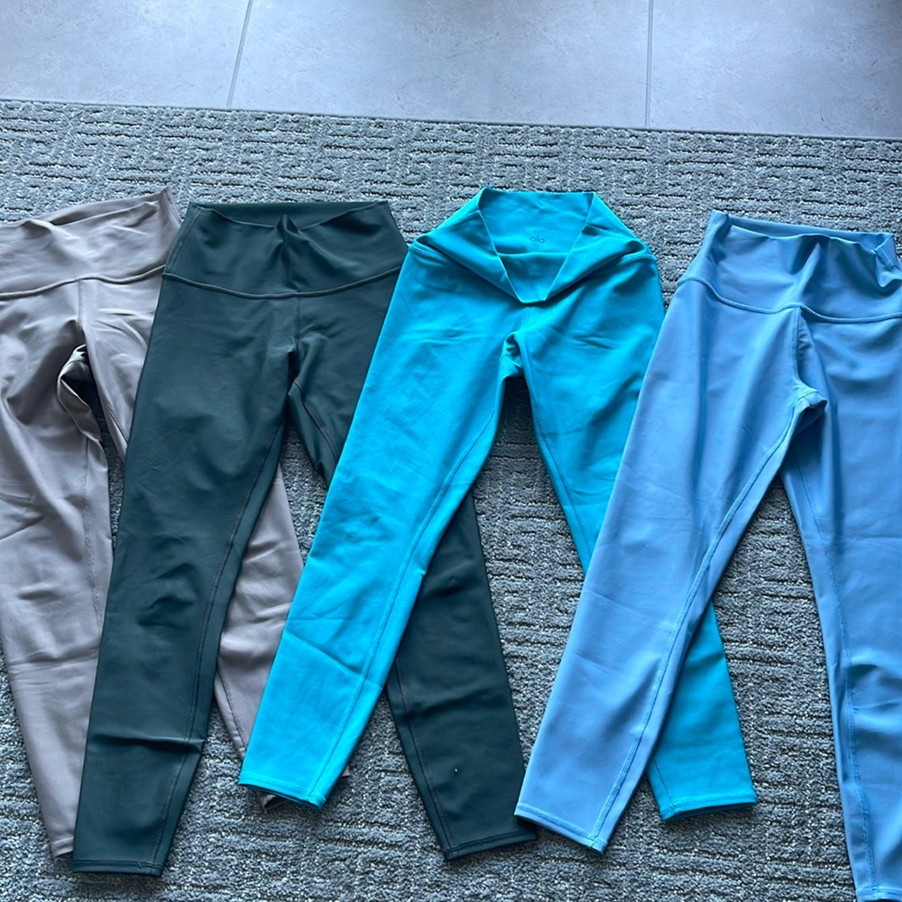 SOLD Size Small Alo Yoga Airlift Leggings 7/8 length.